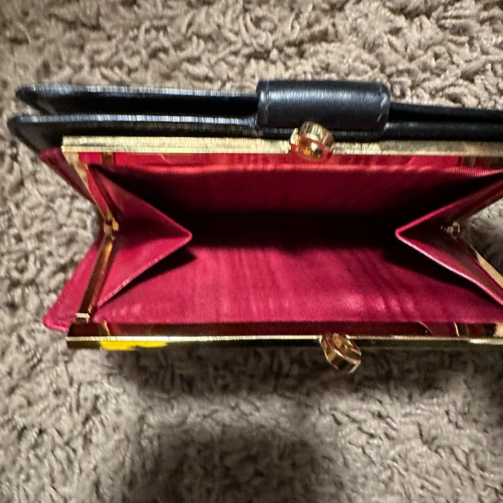 Gucci Two Tone bifold Wallet with Kiss lock change side - Picture 10 of 12